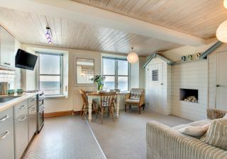 The Beach Hut Crab Rock 1 - 7