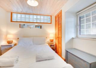 The Beach Hut Crab Rock 1 - 5