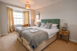 3 bedroom townhouse right on the harbour - 1