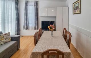 2 Bedroom Nice Apartment In Petrcane - 4
