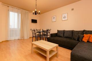 Wola Apartment with Balcony & close to Metro by Noclegi Renters - Varsavia - 0