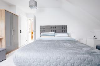 Luxury central apartment sleeps 7 guests with free parking and Netflix - Bournemouth - 4