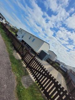 Spacious and Modern - 188 Unity Beach Holiday Resort Unity Brean - Central Location 6 birth Pet Stays Free - 1