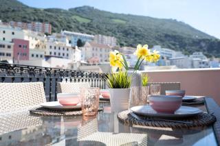 Grand Central House - Luxe Penthouse Studio - GibraltarStay Apartments - 8