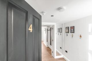 Seven Space Nadler Apartments - 9