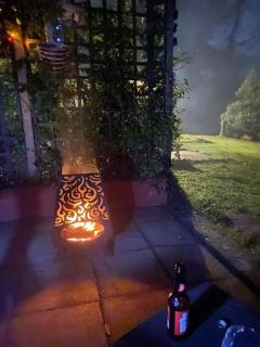 'Morris' the shepherd's hut and woodland hot tub experience - 2