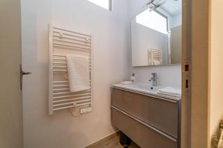 Un pied à terre avec terrasse à la Cathédrale - Une Nuit à Nîmes - 3