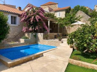 Heritage house Dvor - Sutivan (San Giovanni di Brazza) - 0