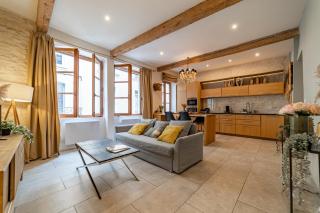 L'élégance de la pierre au pied de la Maison Carrée - Une Nuit à Nîmes - Nîmes - 9