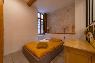 L'élégance de la pierre au pied de la Maison Carrée - Une Nuit à Nîmes - Nîmes - 3