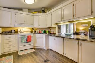Beachy Lewes Home with Outdoor Shower and Fire Pit! - Long Neck - 1
