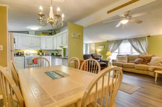 Beachy Lewes Home with Outdoor Shower and Fire Pit! - Long Neck - 2