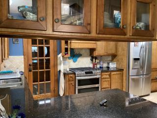 The Manor- 4 BR Home with Pool Table, Swimming Pond and Sand Volleyball - Montgomery - 3