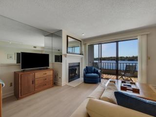 226 Edgewater Inn - 2