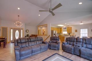Waterfront Smith Mountain Lake Home with Boat Dock! - Moneta - 6