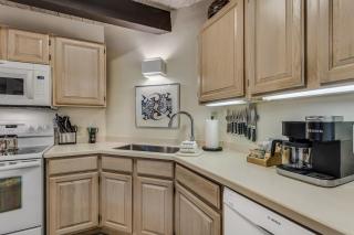 Laurelwood Condominiums 411 - 4