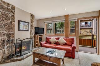Laurelwood Condominiums 407 - 1