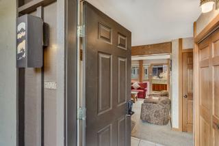 Laurelwood Condominiums 407 - 3