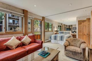 Laurelwood Condominiums 407 - 5