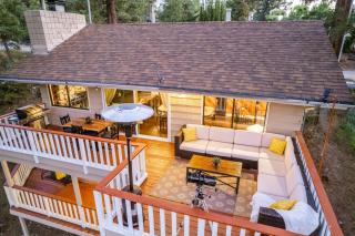 Old Hollywood Lodge-Pets, HotTub-Sauna, Speakeasy! - Big Bear City - 6