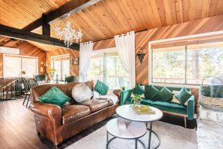 Old Hollywood Lodge-Pets, HotTub-Sauna, Speakeasy! - Big Bear City - 8