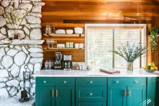 Old Hollywood Lodge-Pets, HotTub-Sauna, Speakeasy! - Big Bear City - 5