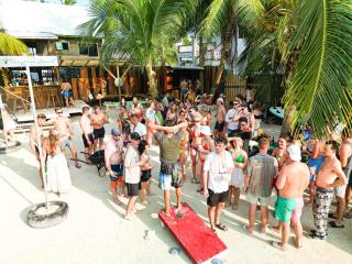 Bella's Backpackers Hostel - Caye Caulker - 3
