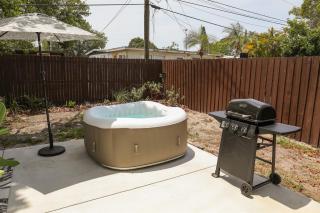 Mystic Haven - Hot Tub, BBQ Grill, Beaches, Pet Friendly - Largo - 3