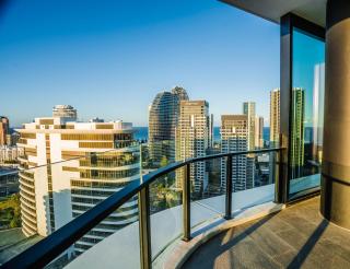 2 Bedroom Luxurious Family Apartment next to Pacific Fair - Broadbeach Gold Coast GC22 - 4