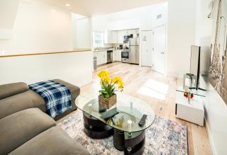 Brand New Koreatown Loft with 3 Levels 2 Parking Spots - Los Angeles - 1