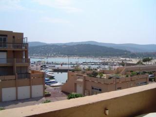 Spacieux T3 avec piscine et parking à La Favière - FR-1-610-8 - 8