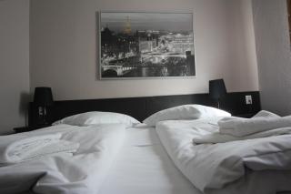 Carlton Hotel - 8