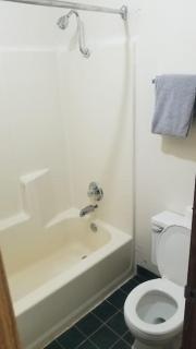 Hotel 2 Queens Hotel Room 130 Booking - Stillwater - 6