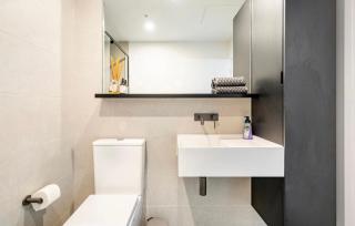 Modern Clayton apartment close to uni and hospital - 2