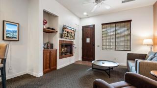 CLR100 Private 1 Bedroom w Spacious Living Area - 5