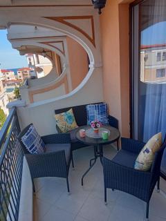 Green Life Beach Resort Paradise Apartment - Sosopol - 9