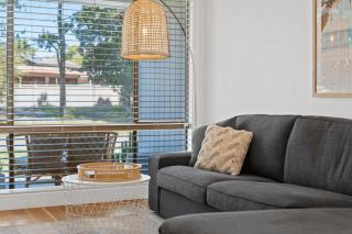 Bay Escape, 32 Wahgunyah Rd - Beautiful property with boat parking, WiFi and ducted air conditioning - Nelson Bay - 2