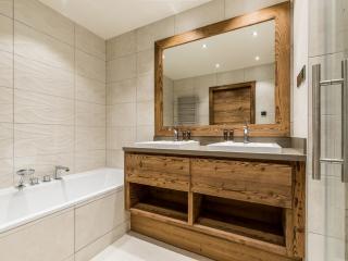 Appartement de Luxe avec Cheminée, Jacuzzi et Hammam, Skis aux Pieds - Méribel - FR-1-613-84 - 2