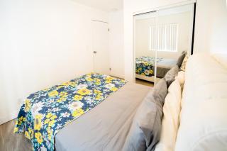 Hollywood/Koreatown 2 Bedroom with Parking - Los Angeles - 2
