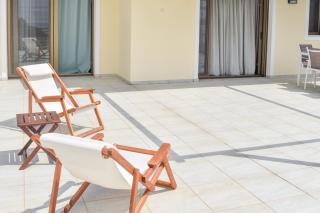 Zoe's Flat Megali Ammos - 1