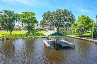 Pet friendly water front home in Palatka South Historic District with private dock that sleeps 8 - Palatka - 7