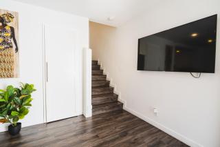 Nice and Close to Downtown 1 Bedroom Sleeps 4 - Los Angeles - 1
