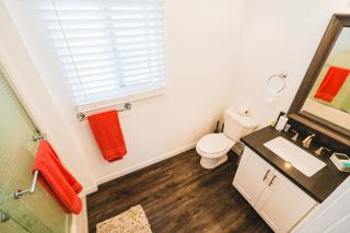 Nice and Close to Downtown 1 Bedroom Sleeps 4 - Los Angeles - 2