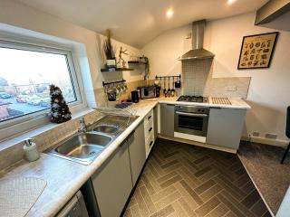 Entire home/free parking /racecourse - 6