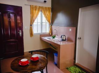 Lea's Guesthouse and Restaurant - Phumĭ Phlov Phnum Pénh - 2