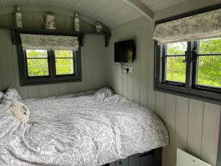 Greatwood Shepherds Hut - 1
