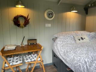 Greatwood Shepherds Hut - 2
