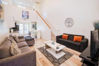 Chic 1-Bed Hollywood Loft Iconic Sign Views & Private Parking - 8