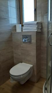 DOMKI NAD ŁOWISKIEM - 5