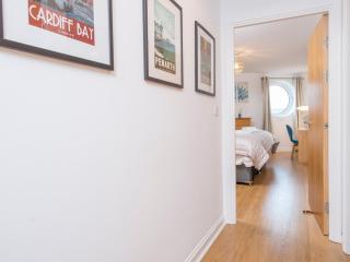 Lovely 2 Bedroom Apartment in the Bay with a view - Pass the Keys - 5